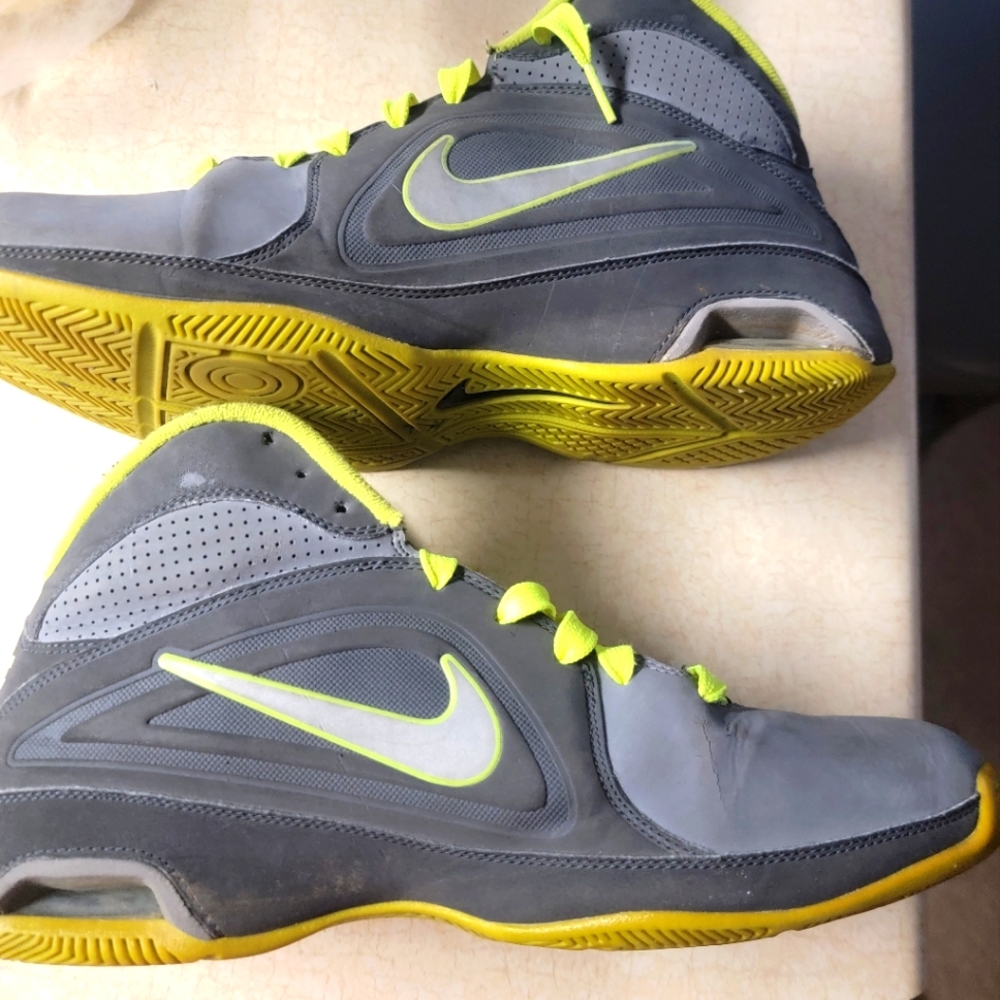 Nike Air Mens Shoes size 12